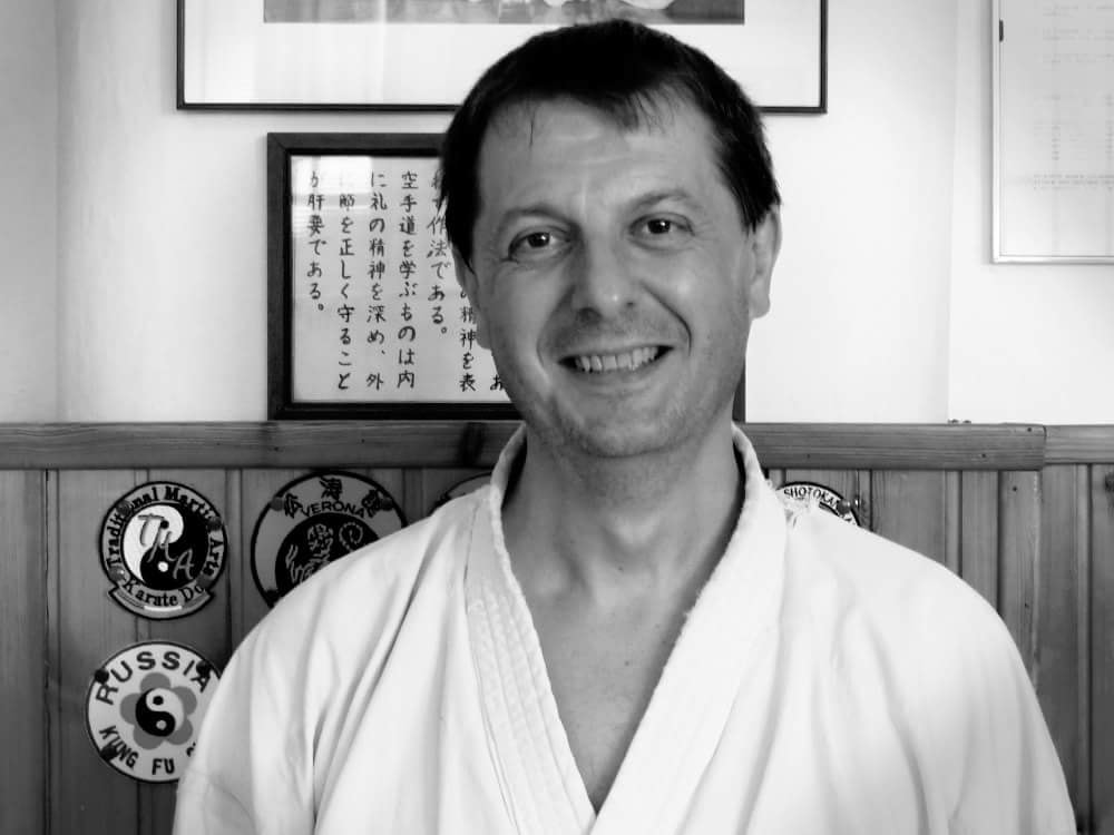 Il Maestro Oscar Luterotti nel dojo