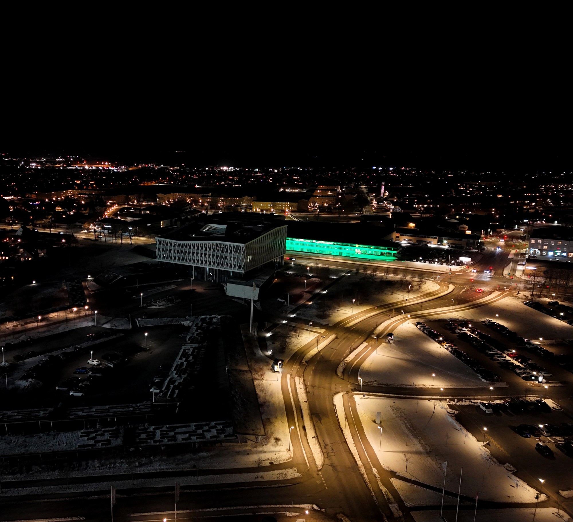 Luftfoto af Viborg Rådhus på en kold februaraften
