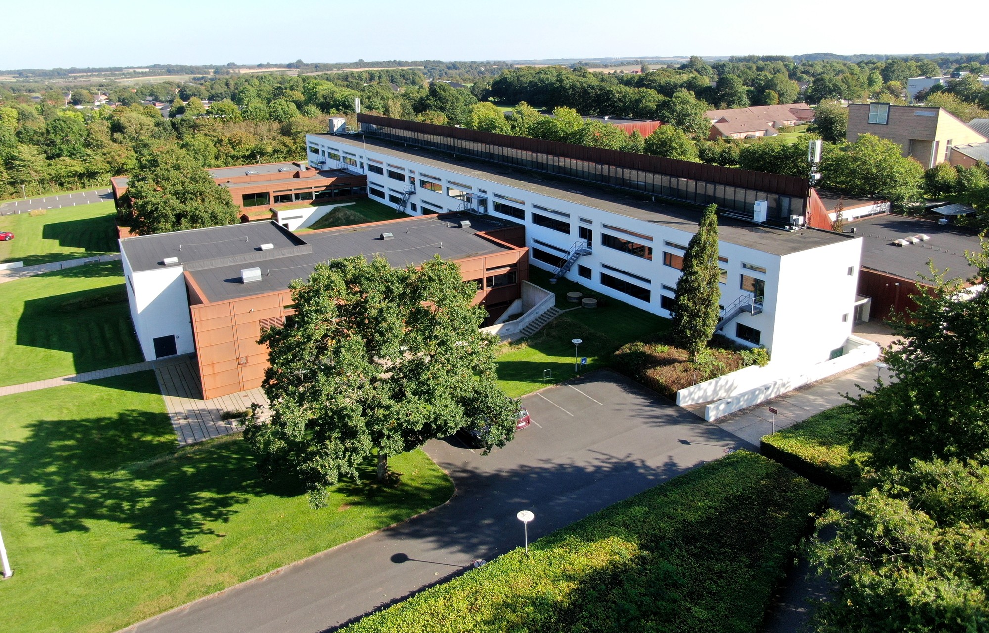 Luftfoto af Viborg Gymnasium i sensommeren 2024