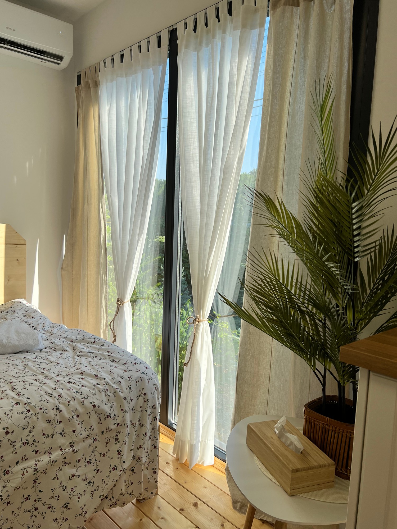 Ložnice – světlo a záclony