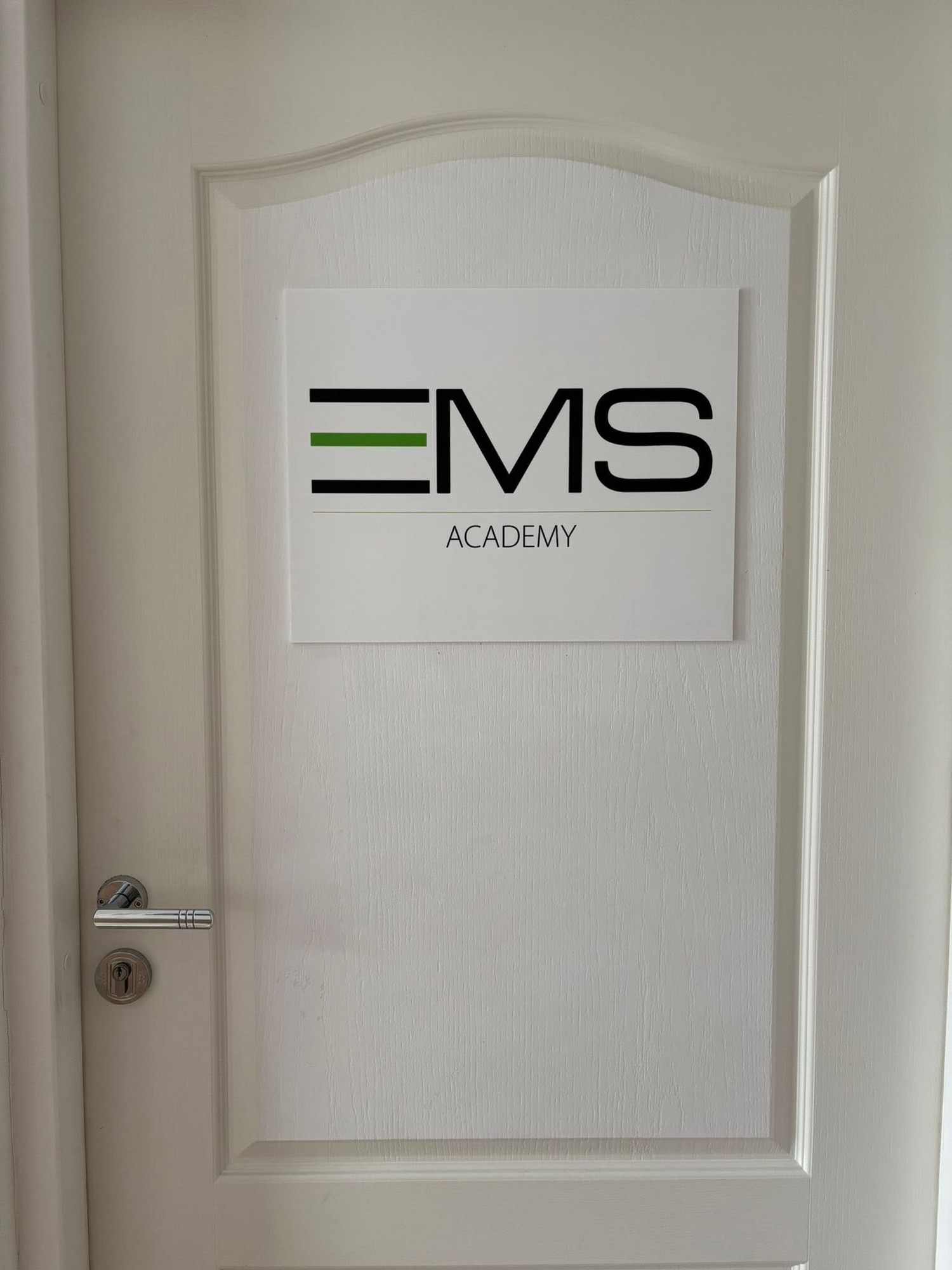 Wejście do studia EMS Academy