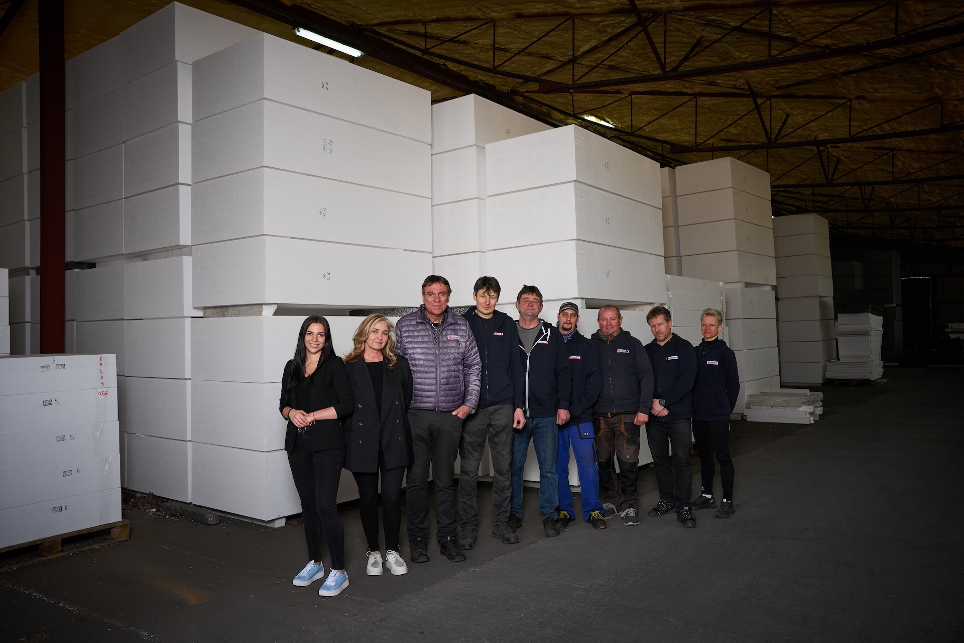 Tým společnosti MORAPRIM ve výrobní hale
