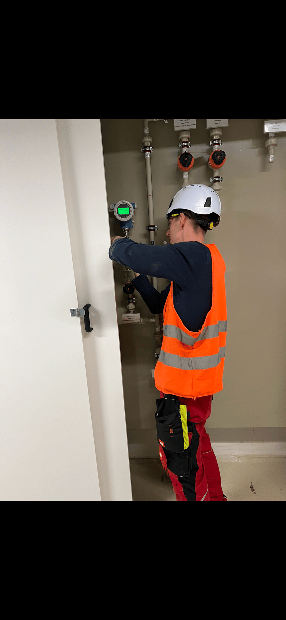 Elektroinstalace – montáž průmyslového senzoru