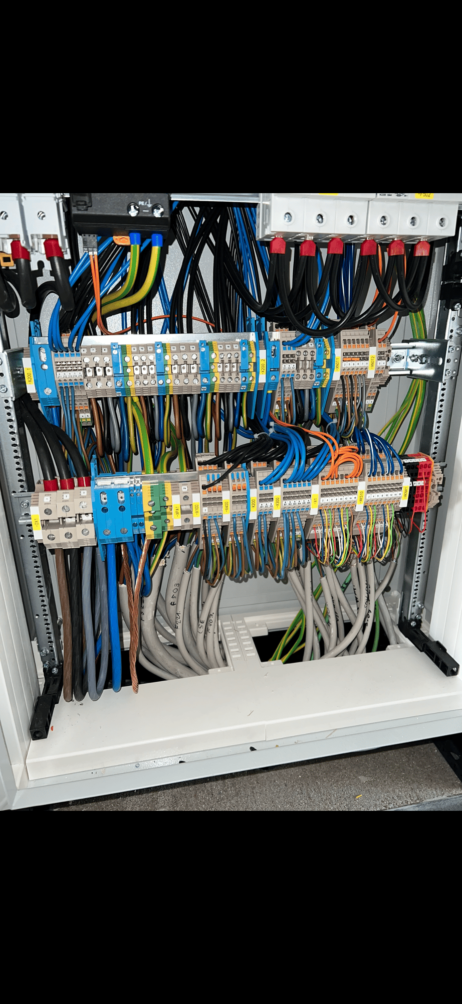 Elektroinstalace – velký průmyslový rozvaděč