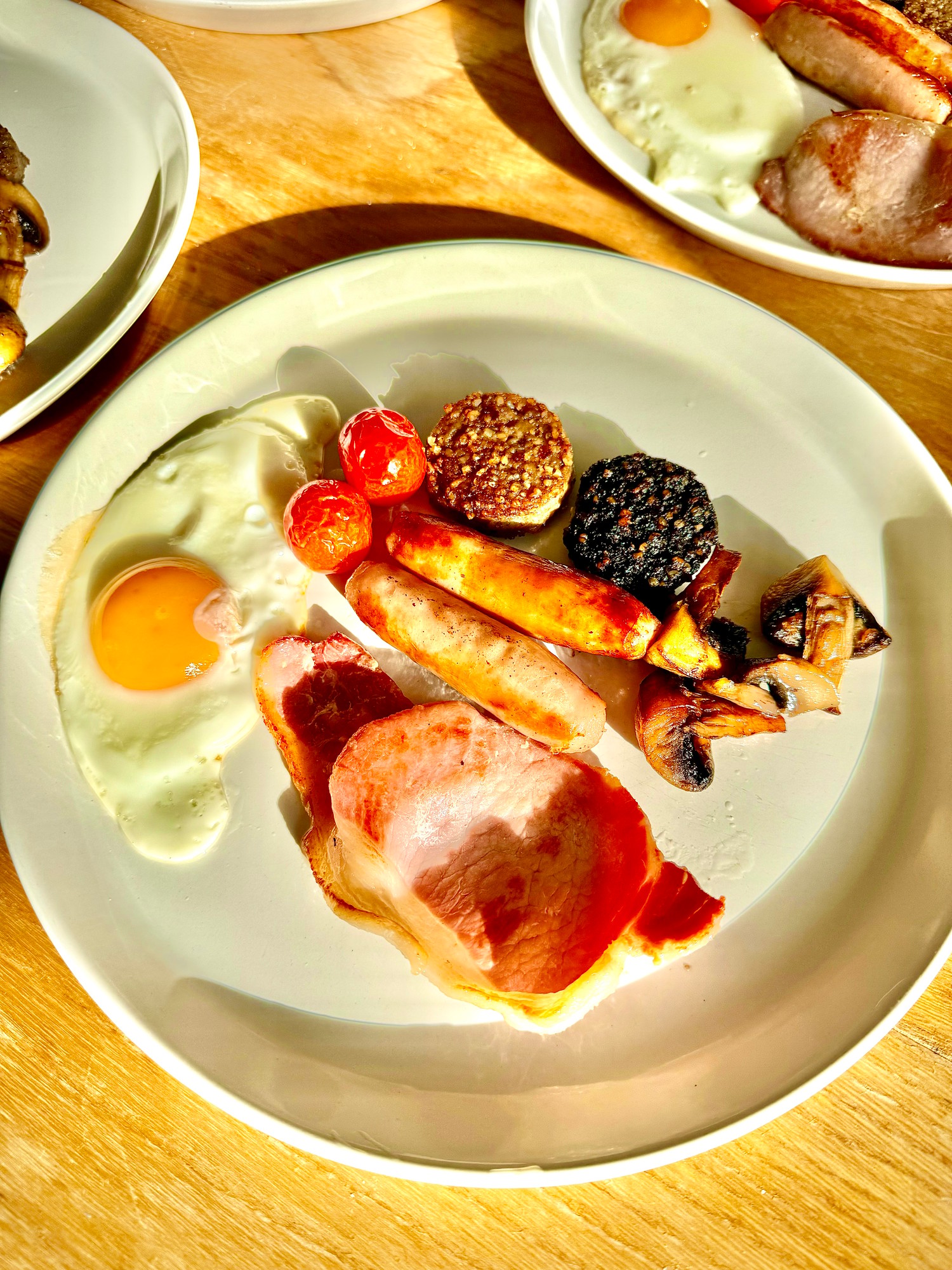 Puffin B&B full Irish breakfast with egg, rashers, sausage, pudding and mushrooms