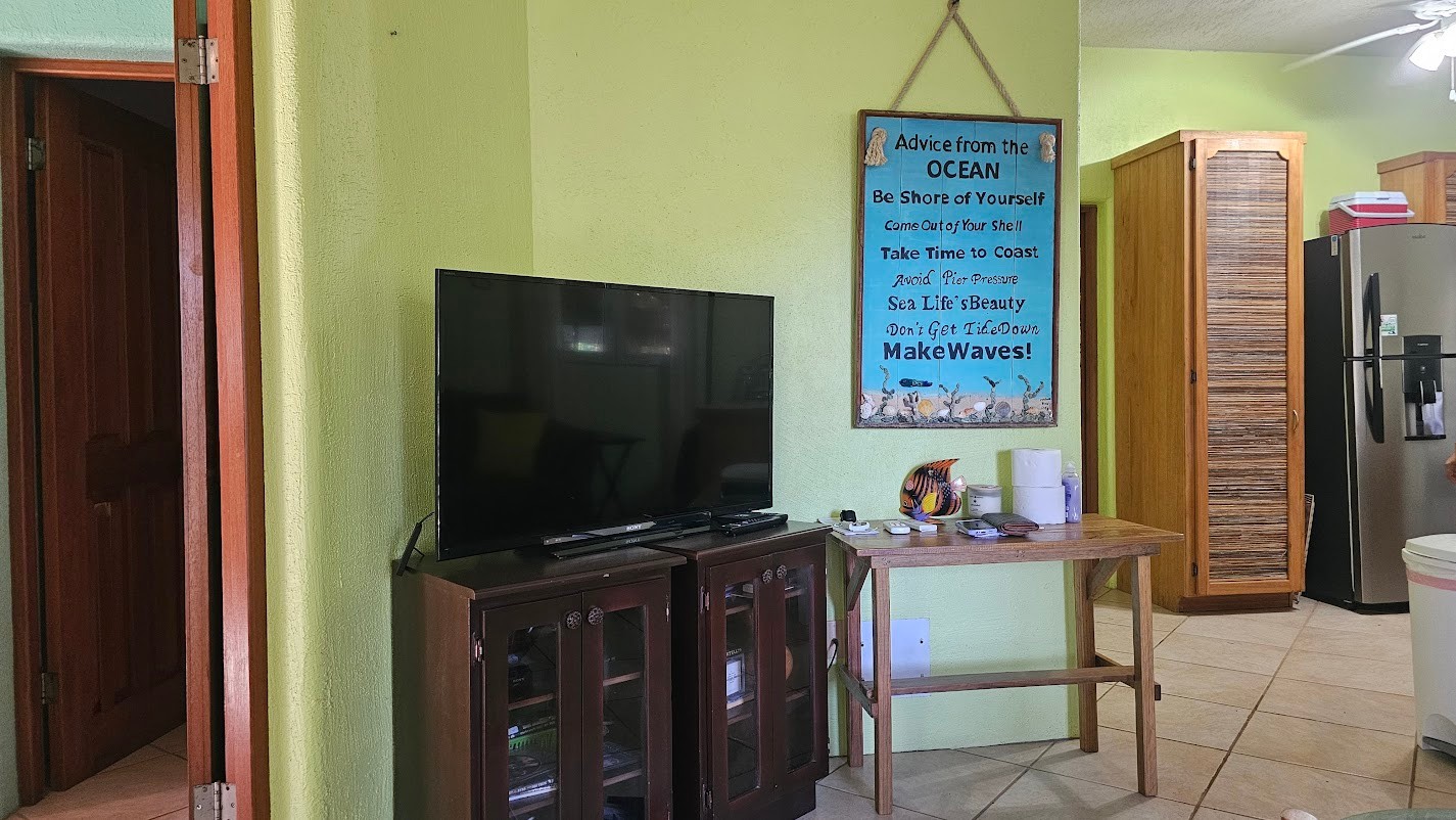 Rainbows Breeze TV Area