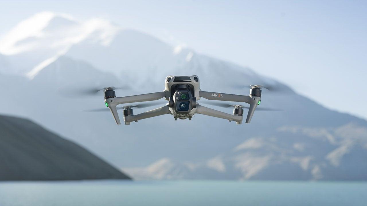 Professionele droneopname van een pand en omgeving
