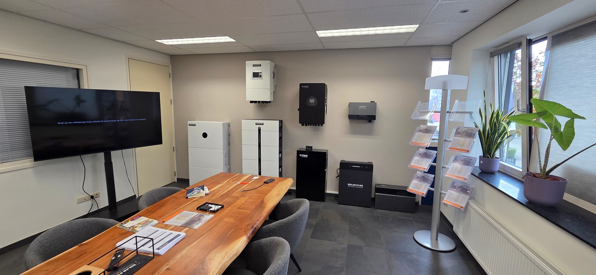 Thuisbatterijen in de Solarpods showroom