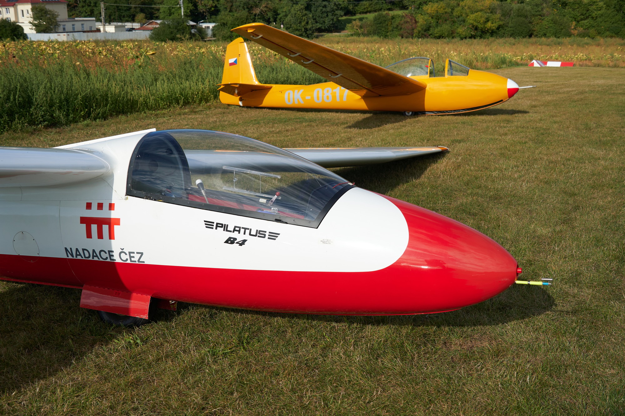 LF-107 Luňák ve společnosti Pilatusu B4 PC-11AF