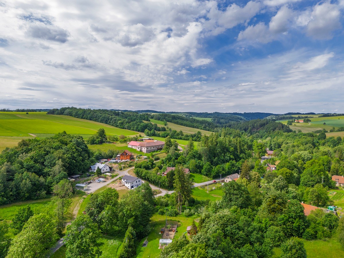 Dron – pozemky a okolní krajina