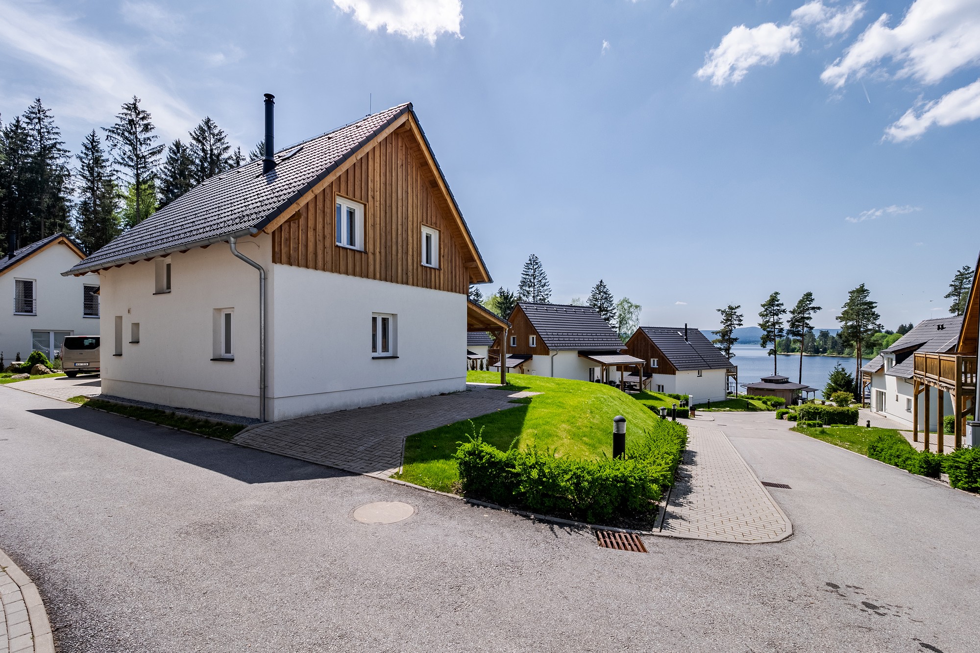 Vila Anna Maria – exteriér s výhledem na Lipno