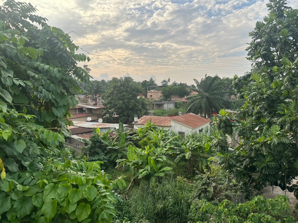 Vida na rua no centro da cidade de São Tomé