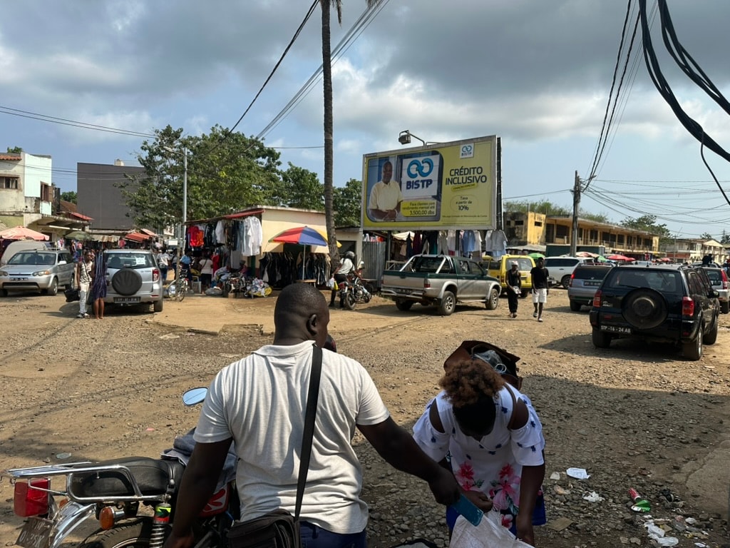 Vida nas ruas de São Tomé