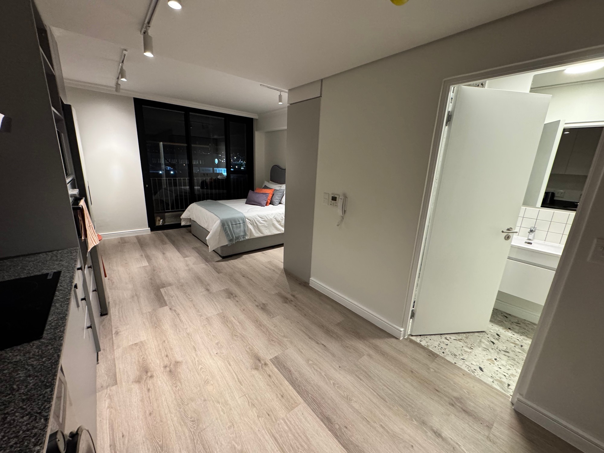 Studio Apartment – Open Plan Clean
