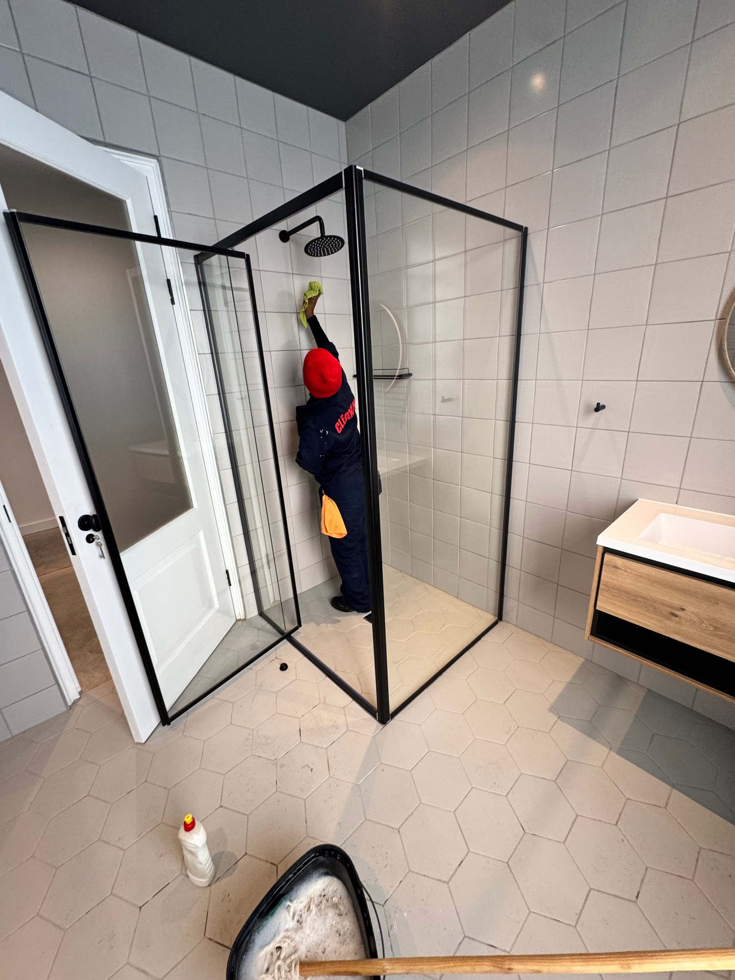 Shower Glass & Bathroom Detail