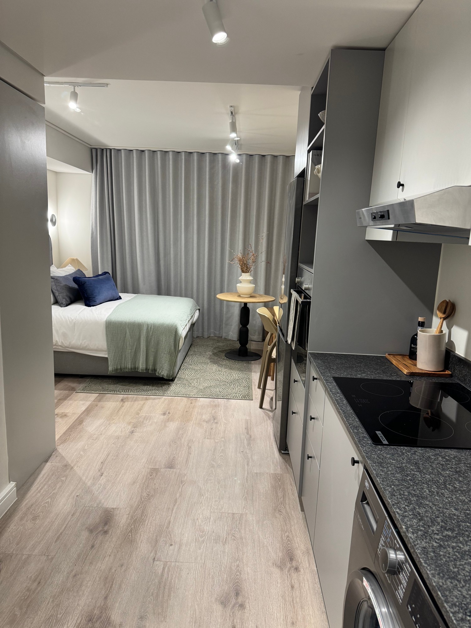 Furnished Studio – Kitchen & Bedroom Clean