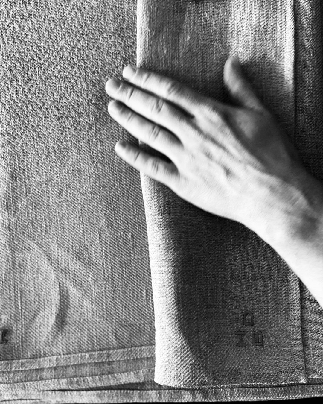 Linen table detail at Hoeve de Bies