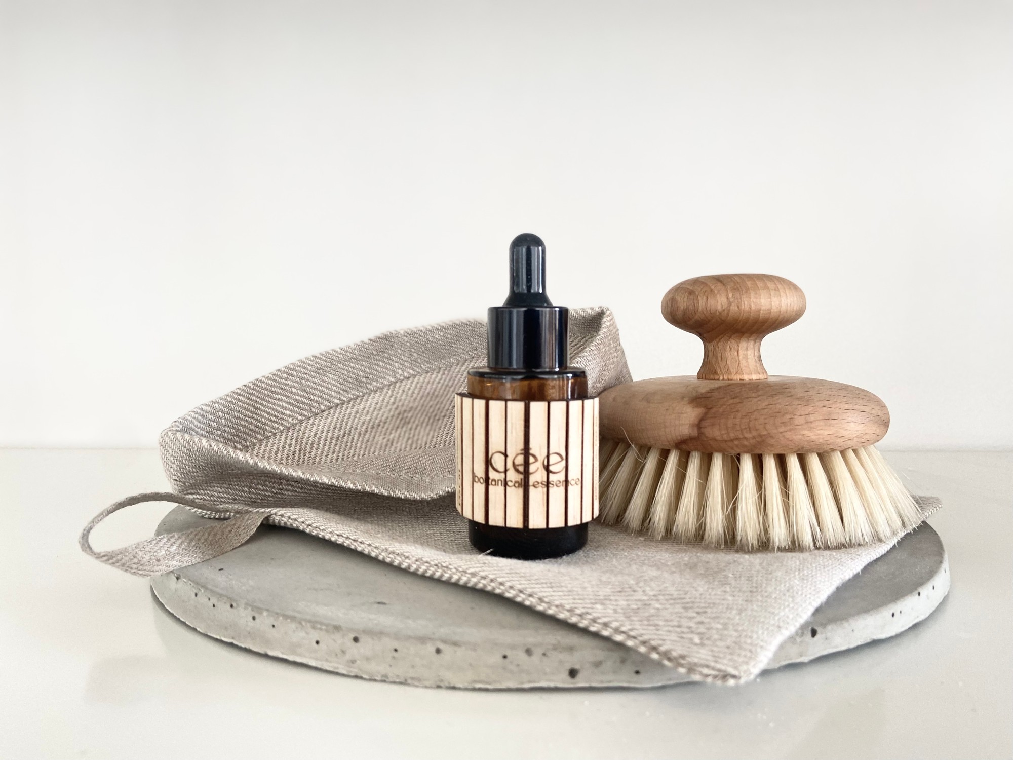Handcrafted packaging detail for Cée