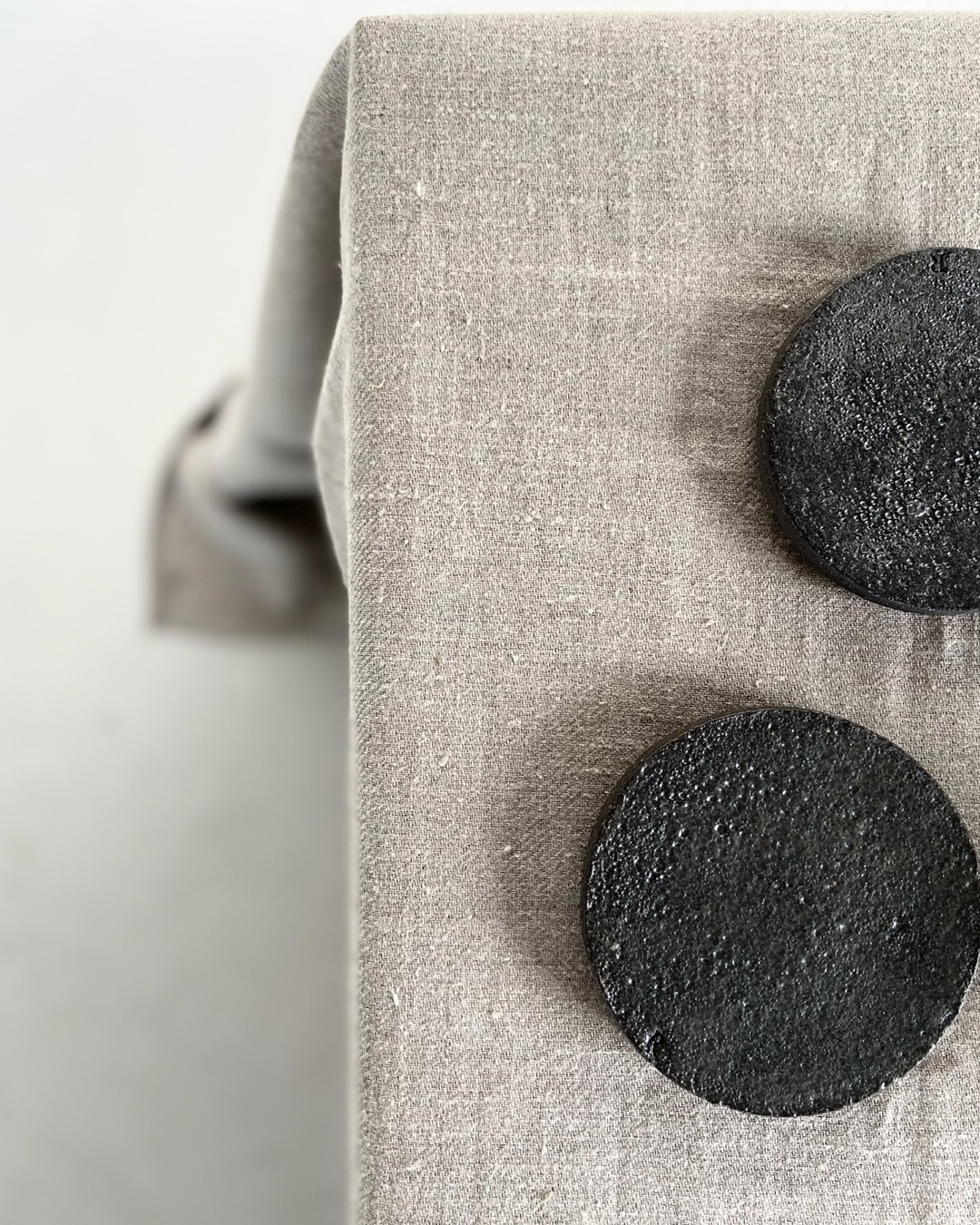 Story image, black ceramics and linen