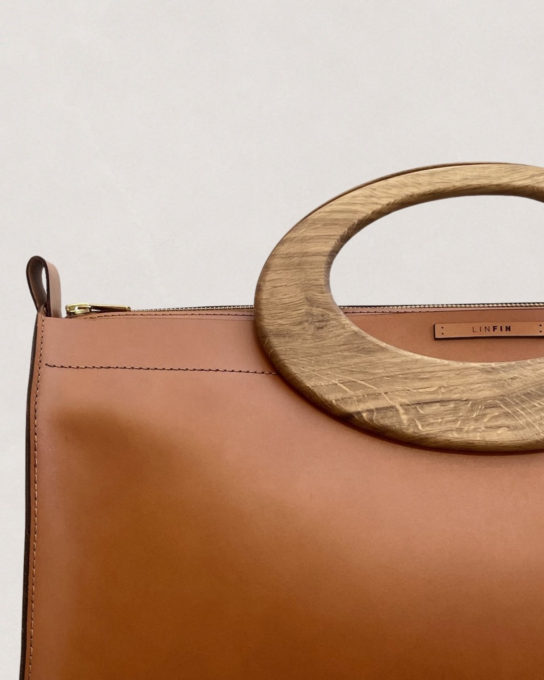 Hand-stitched LINFIN leather bag by Elisabeth & Victor in their Maastricht studio
