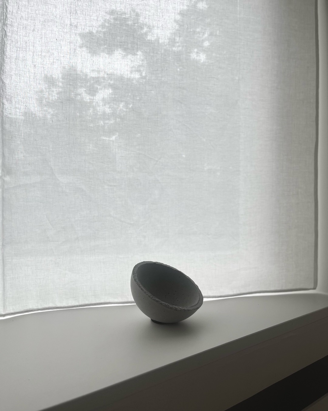 Bespoke concrete kitchen counter detail in the Uccle residence
