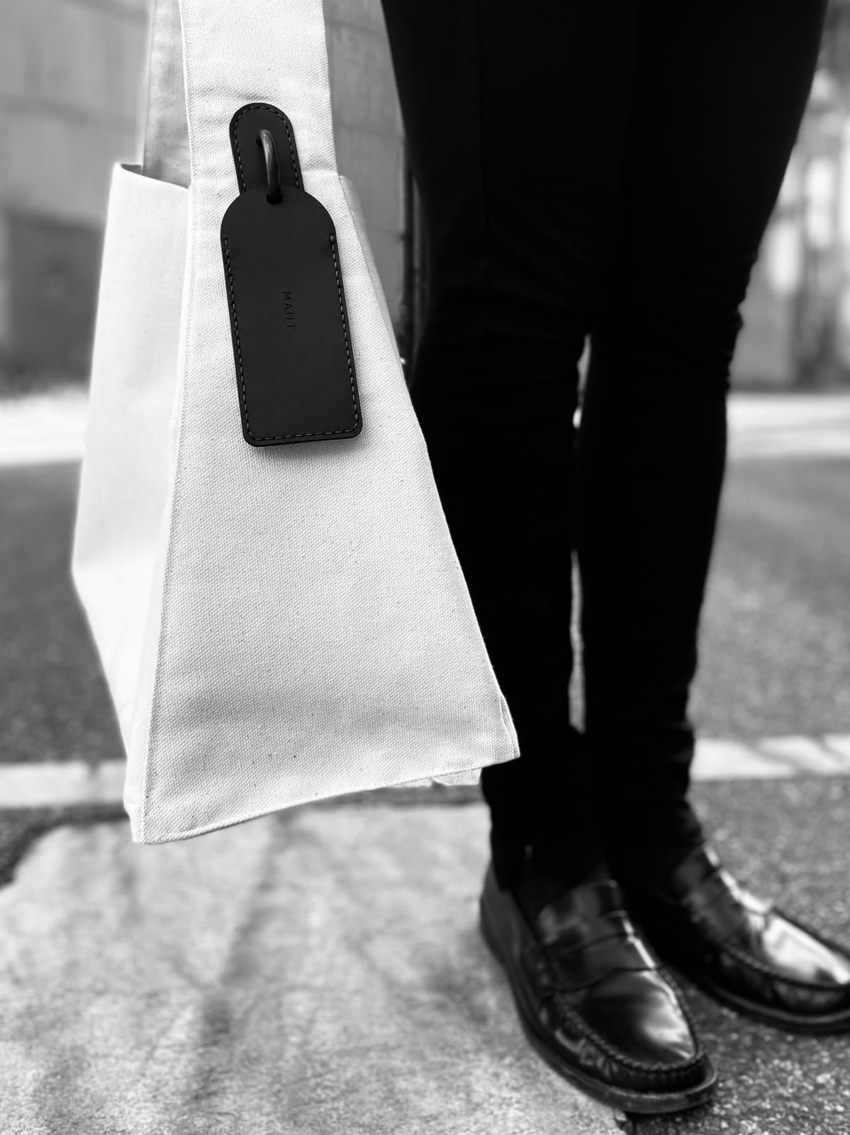 Tegel photo of the exclusive LINFIN linen tote for Maiit