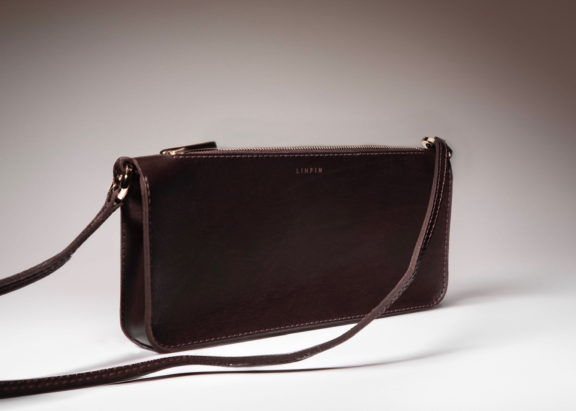 Vegetable-tanned Italian leather hand-stitched bag by LINFIN