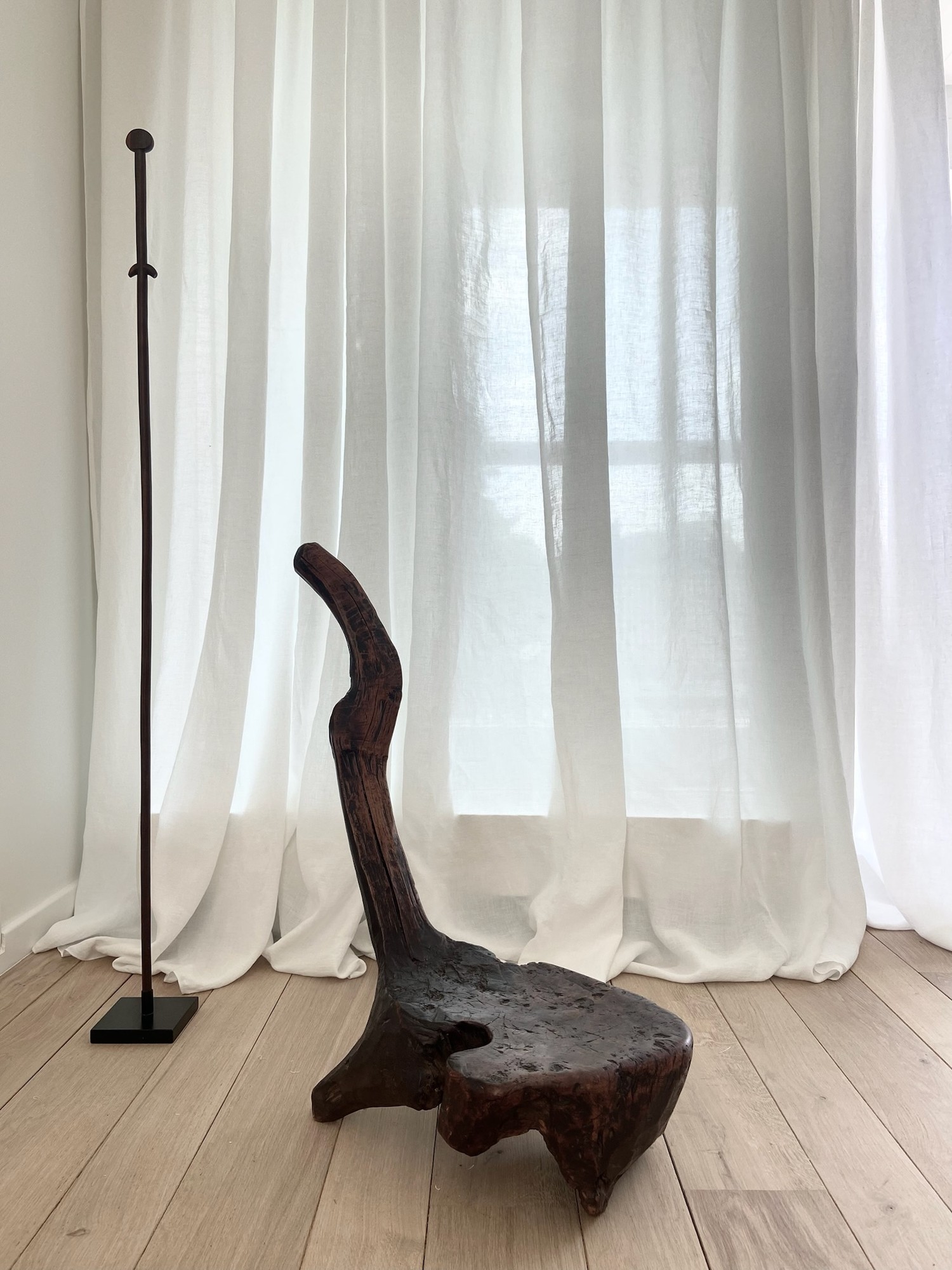 Vintage art and linen in the Uccle residence