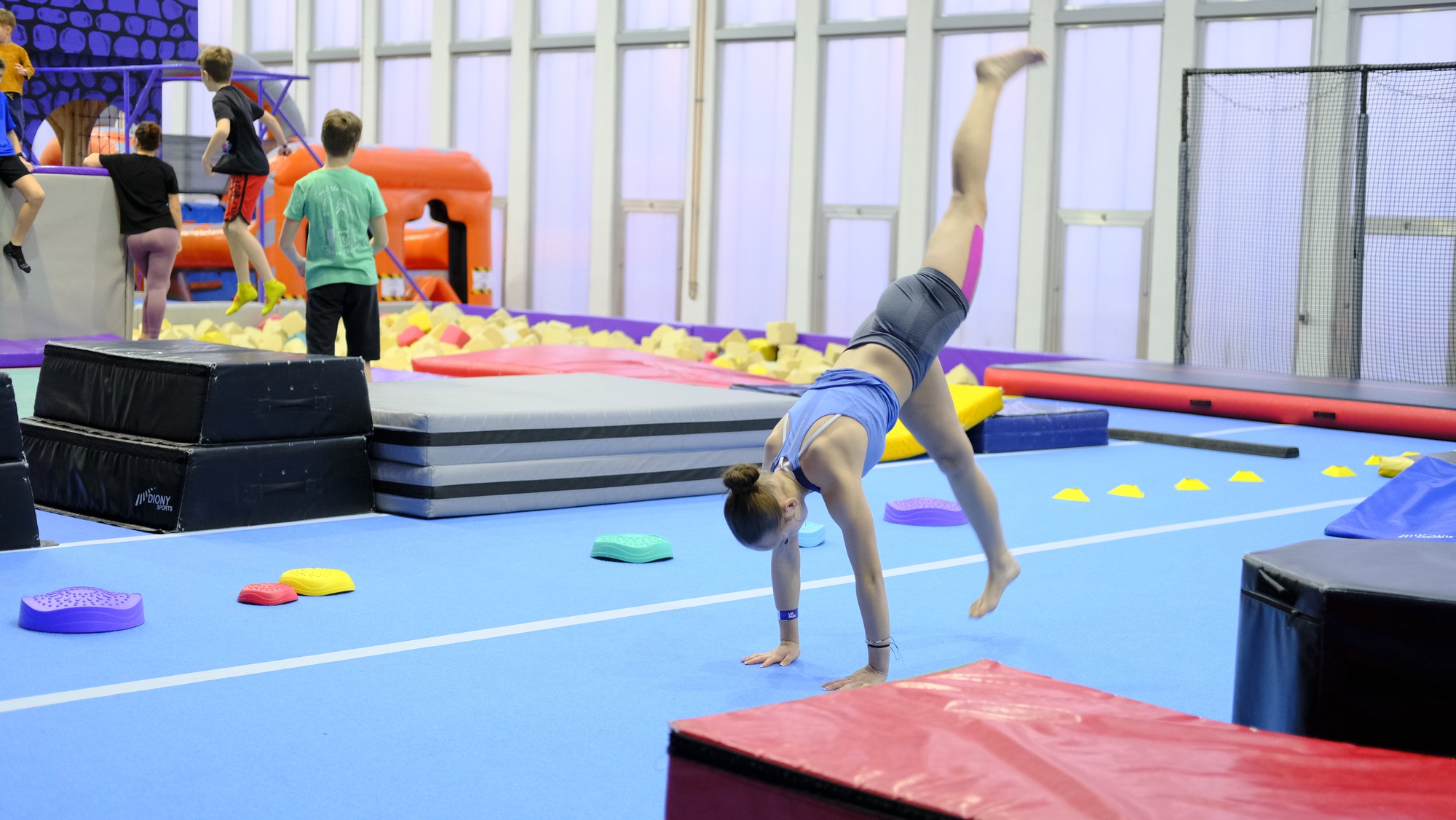 Gymnastická podlaha (14 × 10 m) – foto 2