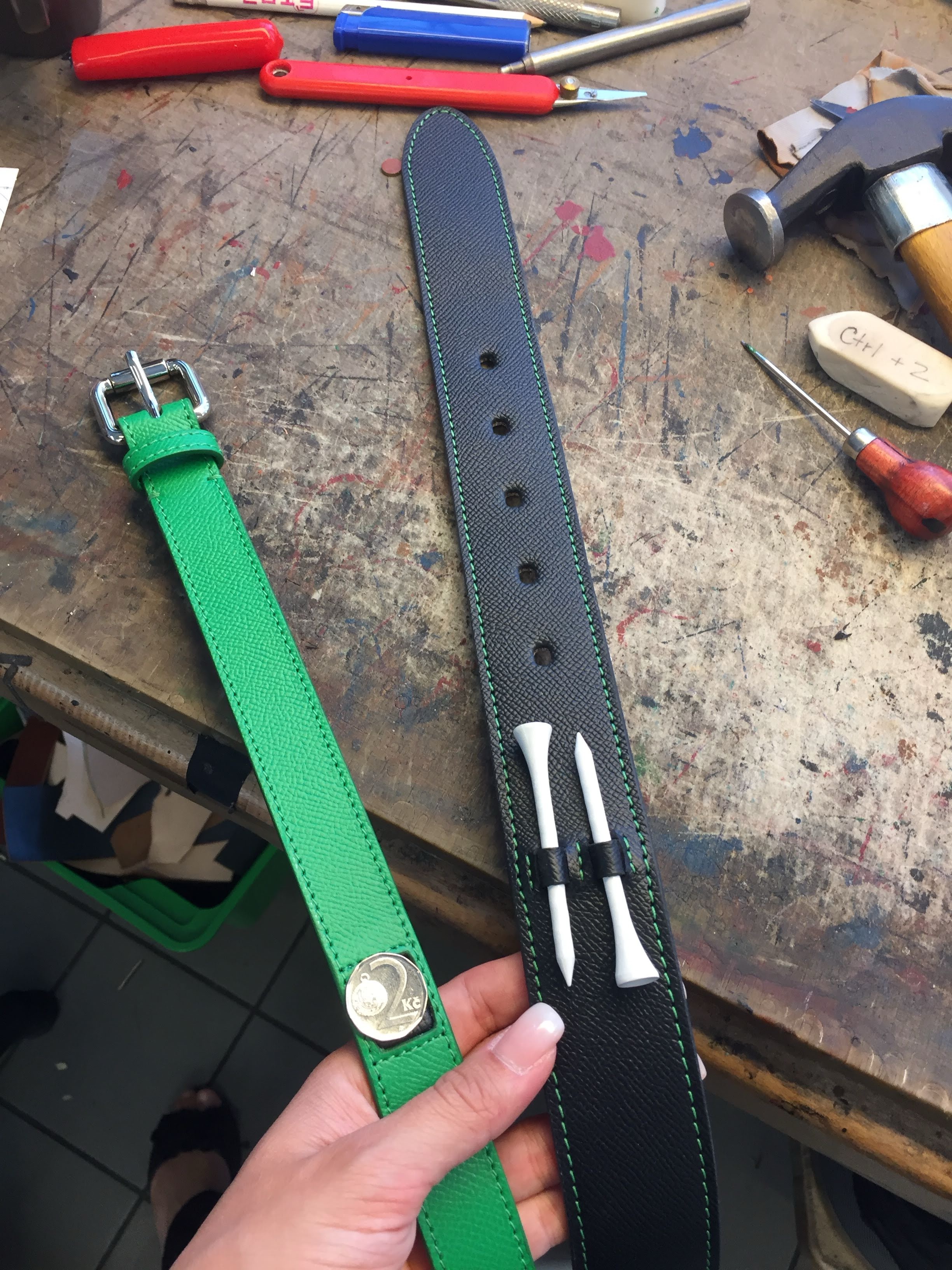 Zelený pásek s dvoukorunou