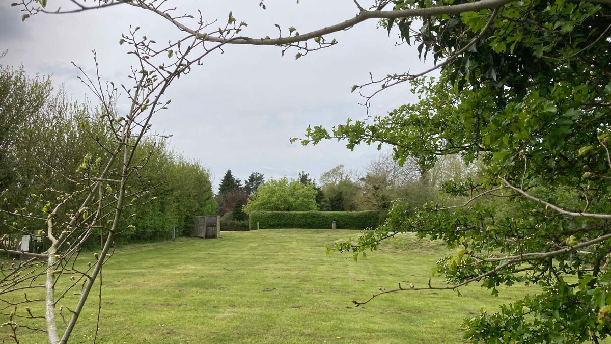 The caravan and campsite meadow at the Eel’s Foot Inn