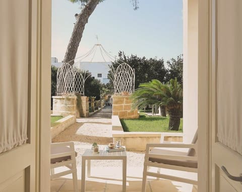 Pranzi al sole nel cortile