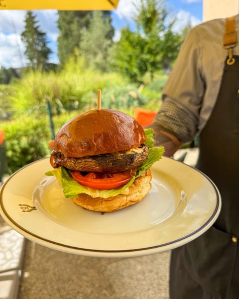 Náš Portobello burger musíte zkusit! Je to hidden gem v našem menu. Šťavnaté por