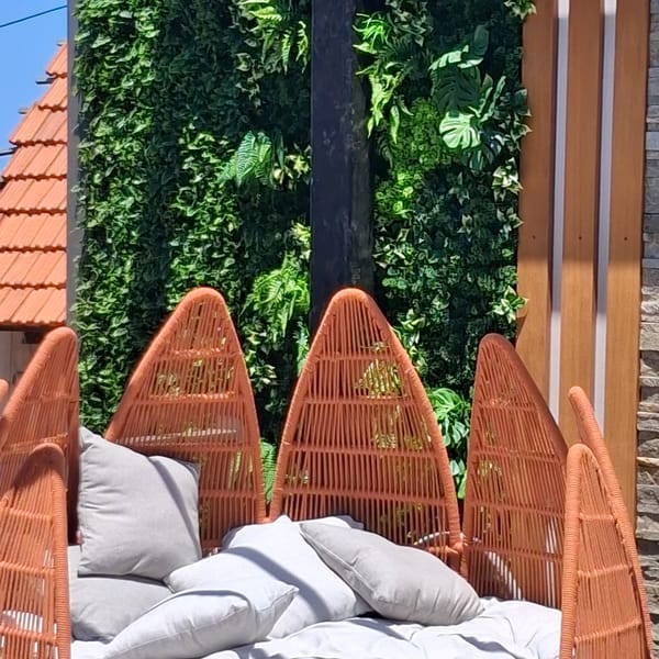 Smart Grass Artificial Hedges installation