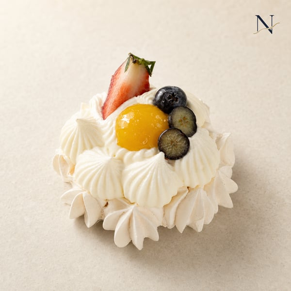Pavlova s yuzu a mandarinkou