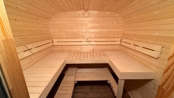 Wellness dvorek – sauna a relaxace