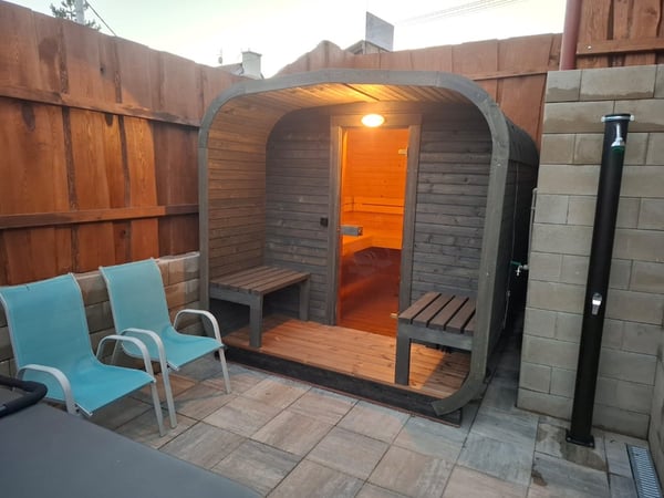 Wellness dvorek – venkovní sauna