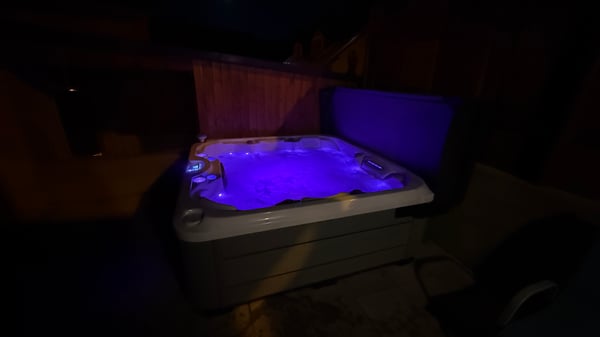 Wellness dvorek – venkovní jacuzzi