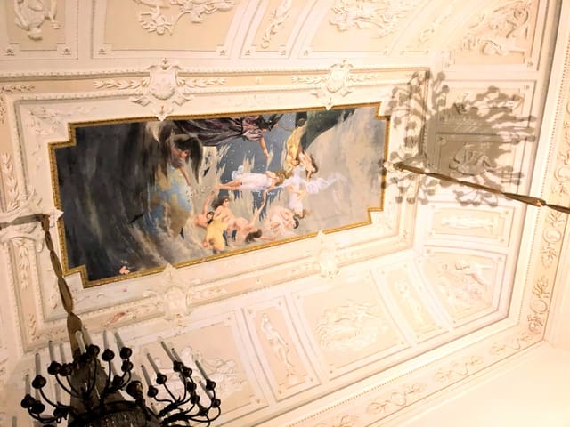 The frescoed hall
