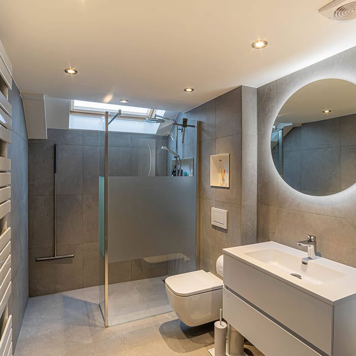 Nieuwe badkamer laten maken Zoetermeer — betegeling vloer en wanden door Walter Stoffers