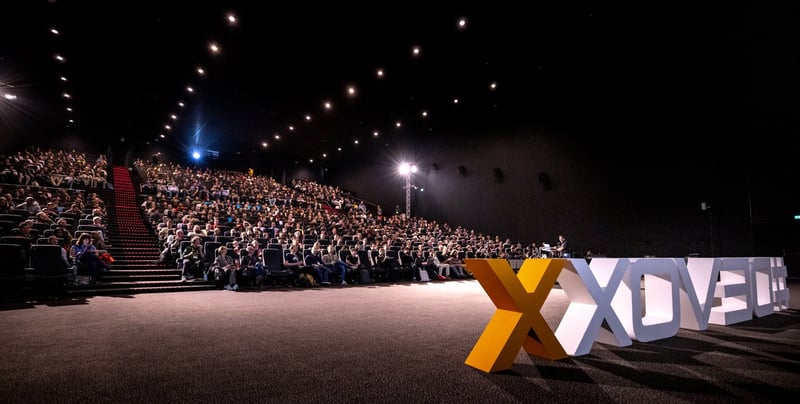 Kinepolis zet verder in op B2B-activiteiten en pakt uit met mooie opgefriste receptieruimtes: “Bedrijven kunnen onze locaties nu ook virtueel bezoeken met een 360°-tool”