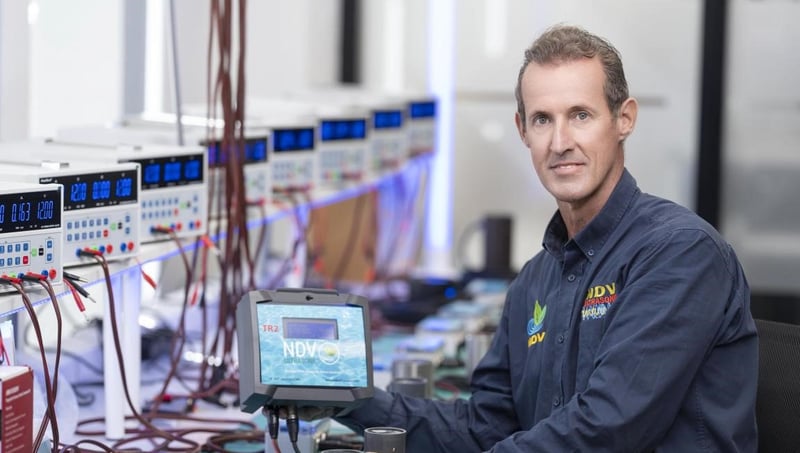 "Wij halen wereldwijd schadelijke biofilm uit waterleidingen". Nick De Vos' missie voor een duurzame planeet.