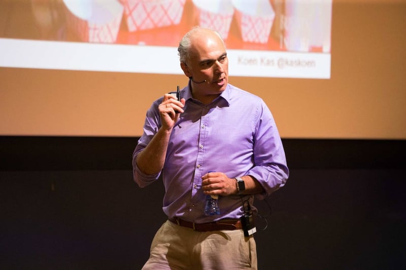 "Als Apple en Google morgen een leger dokters aanwerven, zit de farma met een groot probleem. Want die techreuzen hebben wél de data om ons te helpen genezen"