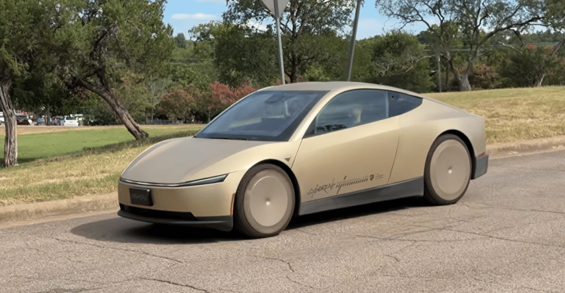 De zelfrijdende Cybercab van Tesla