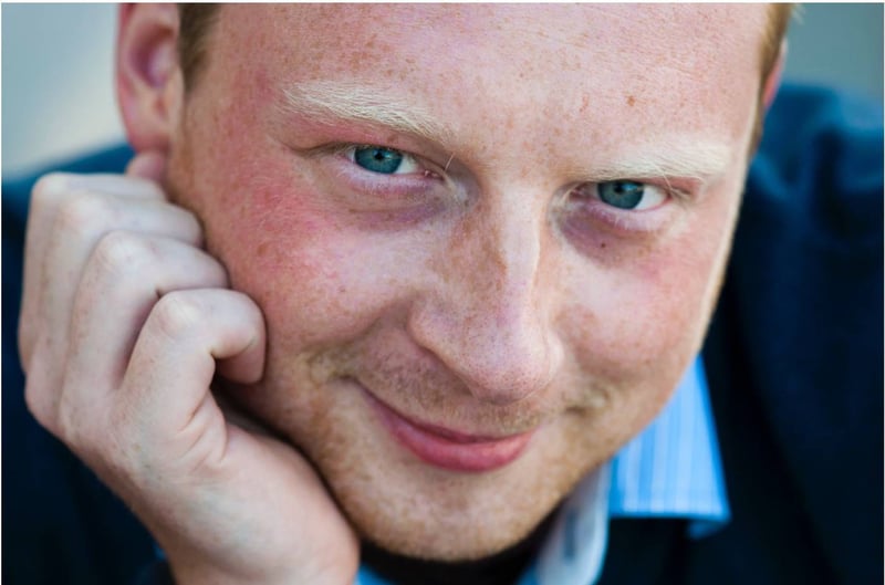 Economiefilosoof Rogier De Langhe: “Ook al is er veel kritiek op Facebook en Google, we kunnen niet zonder hen omdat ze onze complexe wereld hebben gekraakt”