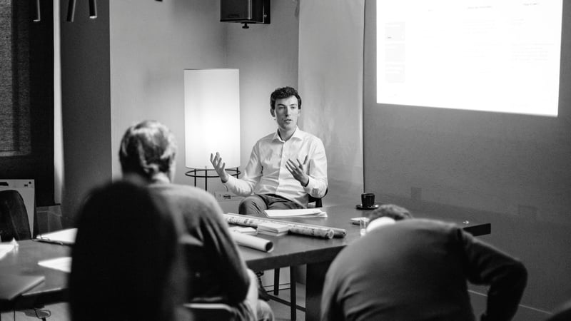Hoe de inflatie inwerkt op de dynamiek binnen start-ups, en de impact daarvan op investeerders