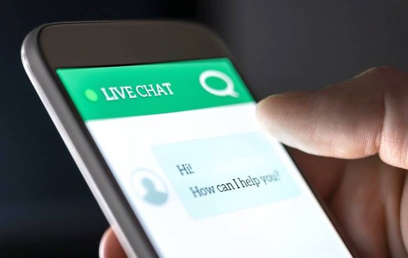 Hoe deze piepjonge Franse Brusselaar zich tot koning der chatbots kroonde: “Op school had ik nooit kunnen leren wat ik vandaag allemaal weet”