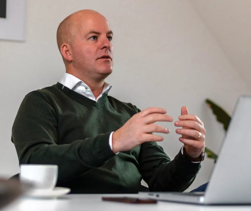 Deze dwarsdenker hanteert het ‘no cure no pay’ principe voor de financiële groeiplannen die hij uittekent: “Geen financiële meerwaarde, geen factuur”