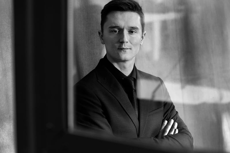 “Je moet je onderscheiden in de online relatie met jouw prospect vóór je een product verkoopt. Niemand trouwt met je omdat je enkel zegt dat je een geweldige minnaar bent, je moet het eerst tonen”