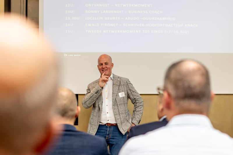 Uw Geldarchitect geeft financiële coaching voor mensen op de werkvloer: “Dit past in het kader als extralegaal voordeel.”
